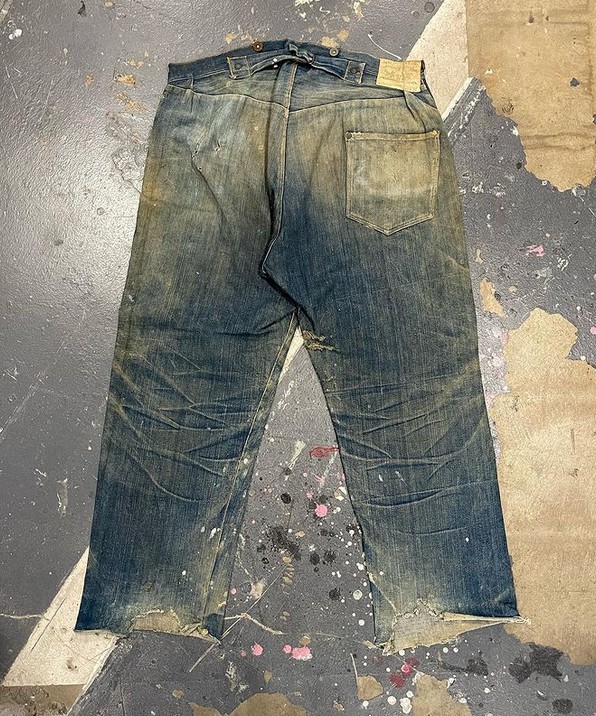 Preț record pentru o pereche Levi's din 1880 8 spate blugi 1880