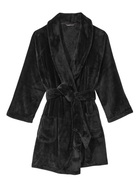 Share The Joy, colecție Victoria's Secret dedicată sărbătorilor 17 Short Cozy Robe 300 RON