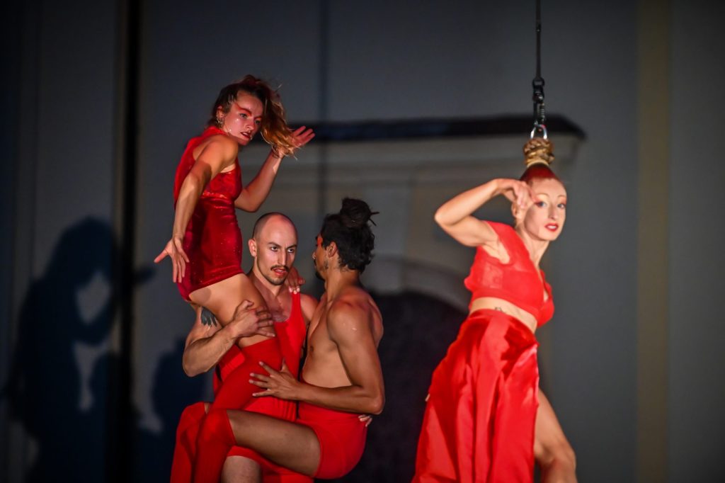 FITS2023 DAY1 Cod rosu de acrobatii c Dragos Dumitru 9