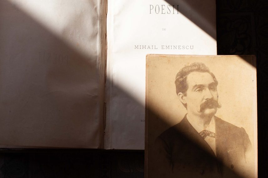 Ultima fotografie a poetului Mihai Eminescu si editia princeps „Poesii