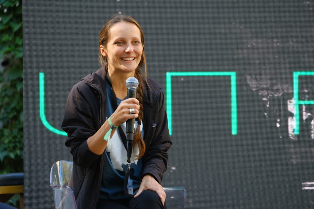 Capucine Gros la microfon UNFINISHED