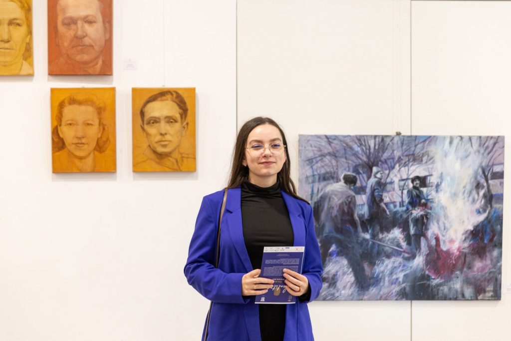 Talentul Gabrielei Iordache pentru a da aripi Tinerelor Talente 7 Expozitie Identitati 2023