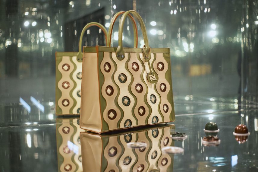 Nespresso expune, la Art Safari, o geantă creată din capsule reciclate 5 Nespresso Art Safari 2