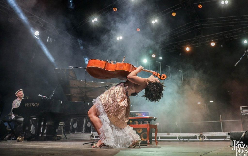 Cea mai mare ediție a Brașov Jazz & Blues Festival 10 Brasov Jazz Blues Festival Piata Sf. Ioan Ana Carla Maza