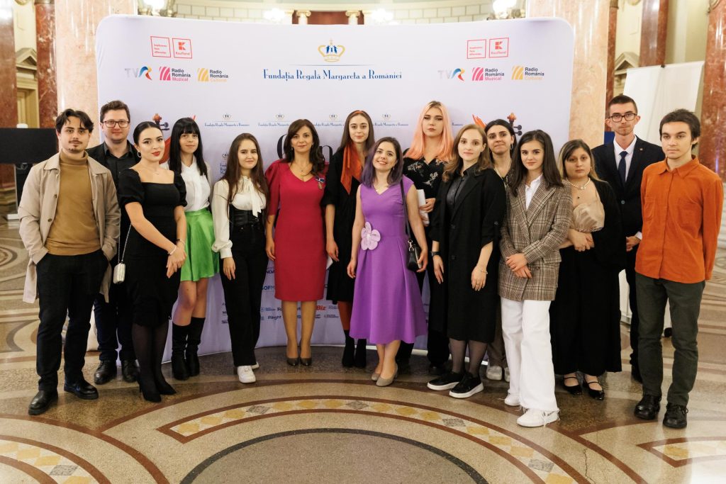 Tinere Talente, pe harta culturală a lumii 7 2022 Gabriela Iordache si bursieri la ConcertRegal fotoDanielAngelescu