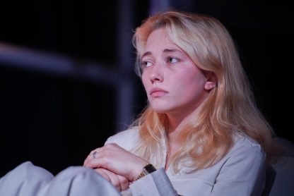 Iulia Alexandra Neacșu: „Rolurile pe care le interpretez mă ajută să dezvolt o mai mare empatie și înțelegere” 12 Iulia Alexandra Neacsu in ORFANI @ Teatrelli 1 oct photocredit Lavinia Cioaca