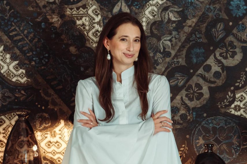 Daniela Olaru și cămășile pentru femeile demiur