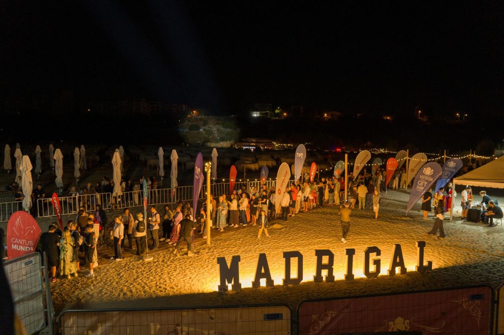 MADRIGAL LA RĂSĂRIT 13 MADRIGAL LA RASARIT 8