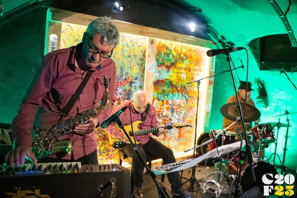 Tur ghidat în expozițiile Collage Festival alături de un concert Alex Ștefănescu 7 Collage Festival 2025 @Alex Barbulescu 3