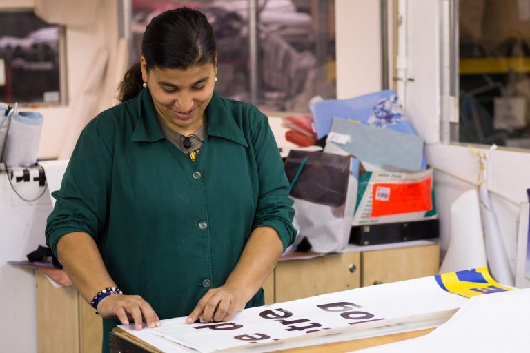 remesh, brandul care transformă bannerele în accesorii de calitate, oferind o nouă șansă persoanelor vulnerabile 7 remesh, brandul care transformă bannerele în accesorii de calitate, oferind o nouă șansă persoanelor vulnerabile