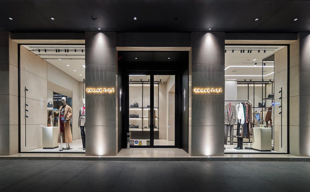 SECRETIST marchează un an de la deschiderea concept store-ului de pe Calea Victoriei: un reper al rafinamentului contemporan și o investiție strategică în piața de lux din România.