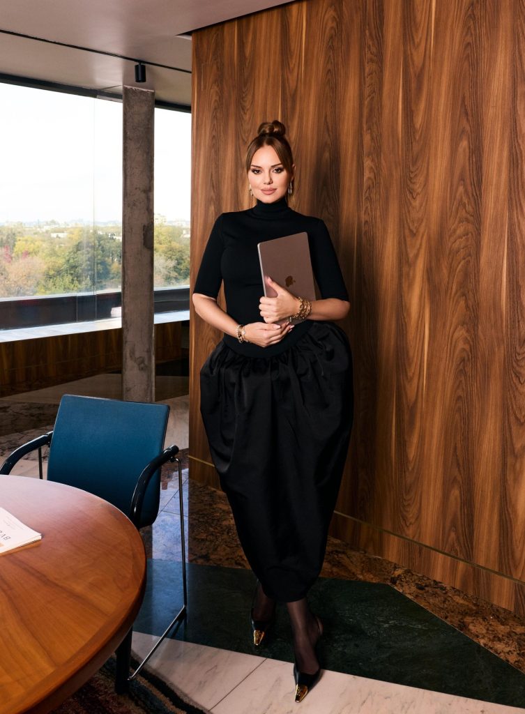 SECRETIST marchează un an de la deschiderea concept store-ului de pe Calea Victoriei: un reper al rafinamentului contemporan și o investiție strategică în piața de lux din România. 6 SECRETIST marchează un an de la deschiderea concept store-ului de pe Calea Victoriei: un reper al rafinamentului contemporan și o investiție strategică în piața de lux din România.