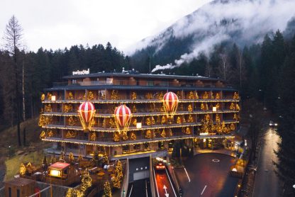 Decor inspirat de targurile de iarna din Alpi recreat in Poiana Brasov 1