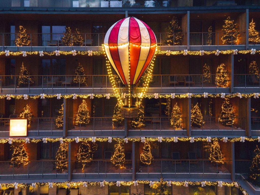 Decor inspirat de targurile de iarna din Alpi recreat in Poiana Brasov 11