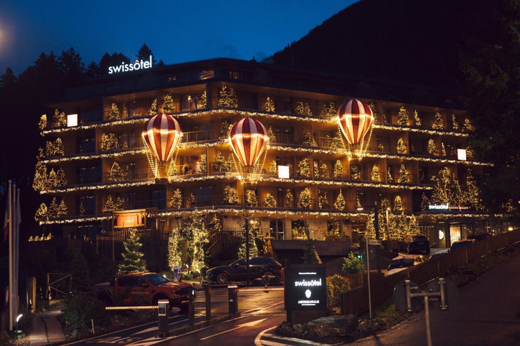 Decor inspirat de targurile de iarna din Alpi recreat in Poiana Brasov 19