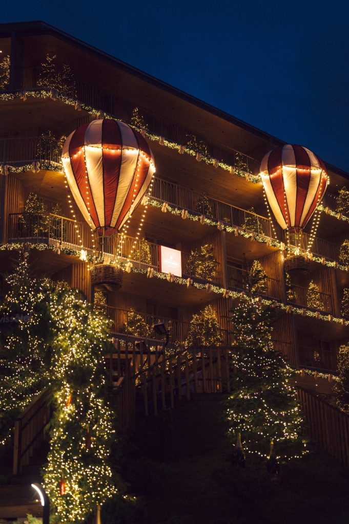 Decor inspirat de targurile de iarna din Alpi recreat in Poiana Brasov 5